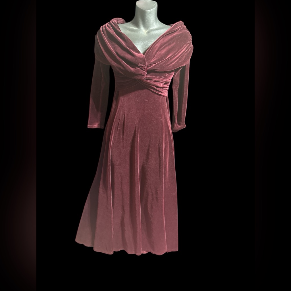 Vintage Moda, Int’l Victoria’s Secret Medium Elegant Burgundy Velvet Dress